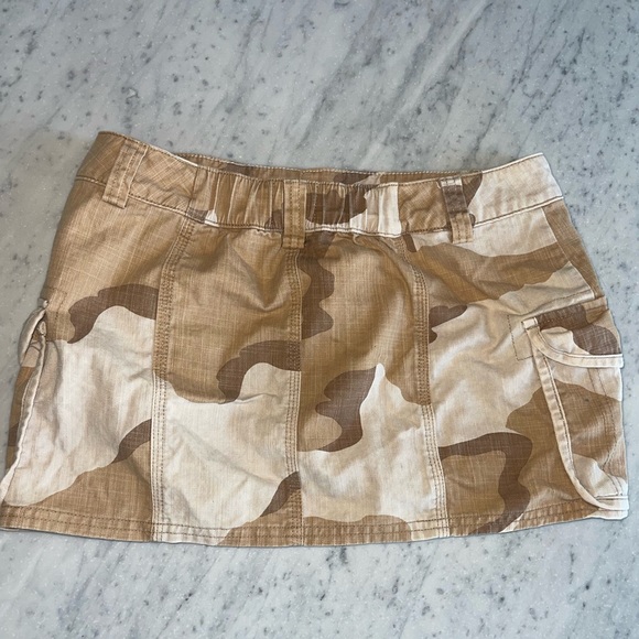 Urban Outfitters Tan Camo Skirt - Picture 2 of 2